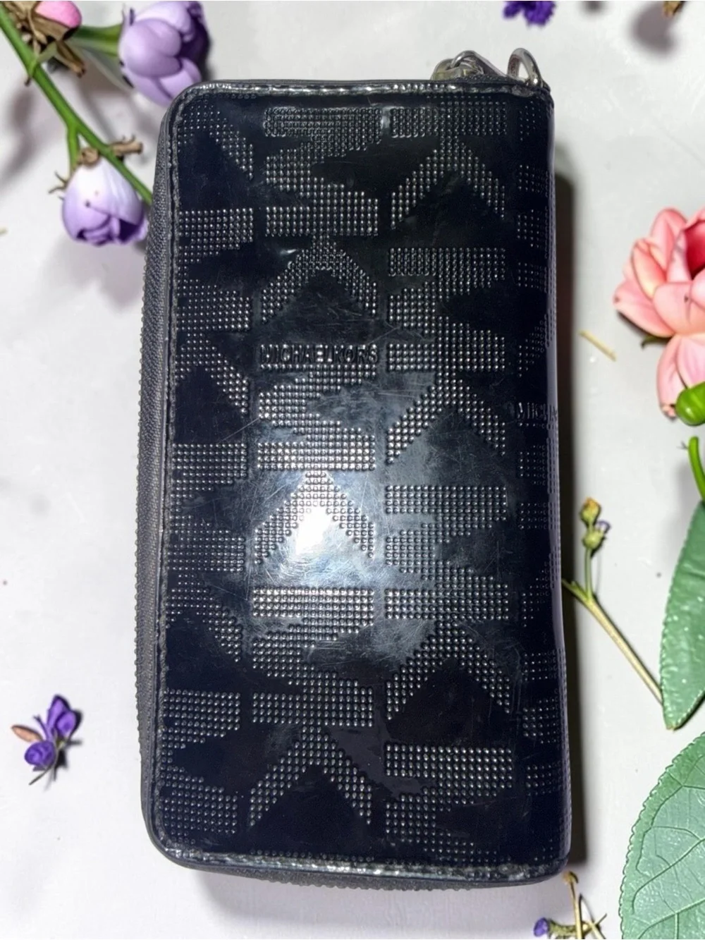 MICHAEL KORS BLACK PATENT MONOGRAM ZIP AROUND WALLET GOLD TONE